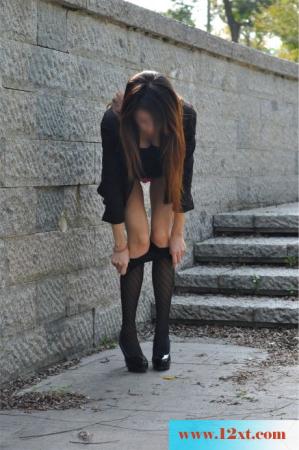 一身黑制服的小模特不喜欢露脸哦-【26P】