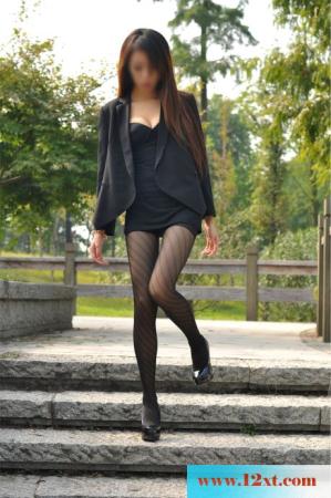 一身黑制服的小模特不喜欢露脸哦-【26P】