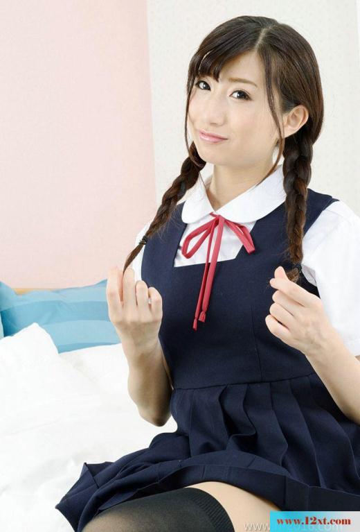 有着两根麻花辫的小学妹-还有这一双白白的长腿