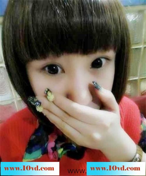 琢磨不透的95后大奶露脸美女