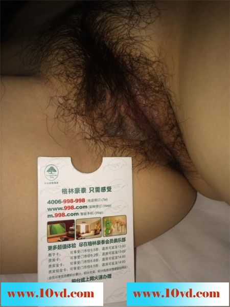 最近上了一个丈夫满足不了的白嫩富婆露脸