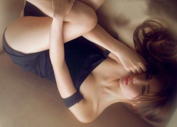 浴缸里的黑内风情性感美女【10P】