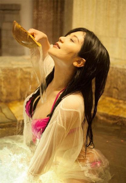 浴室里湿身诱感无限美女【10P】