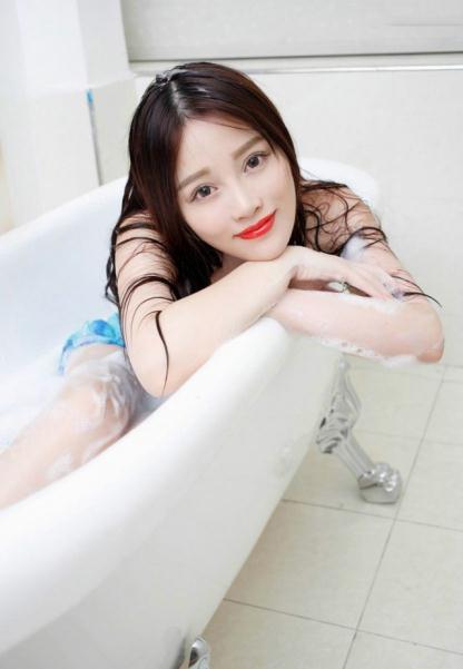浴中骨感美女姿色诱人【10P】