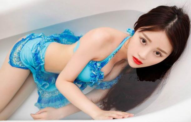 浴中骨感美女姿色诱人【10P】