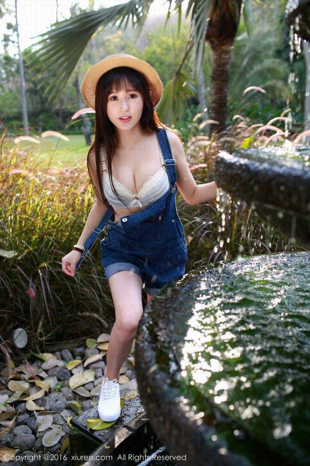 户外旅气质美少女【10P】
