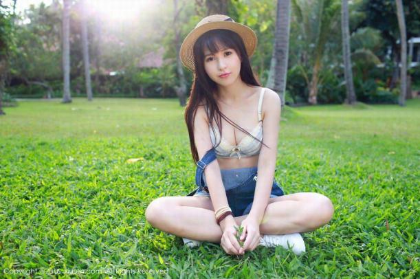 户外旅气质美少女【10P】