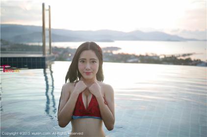 户外游泳池中魔鬼曲线靓女【15P】
