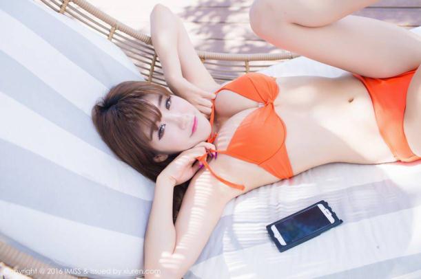 景区里的风情90后美眉【10P】