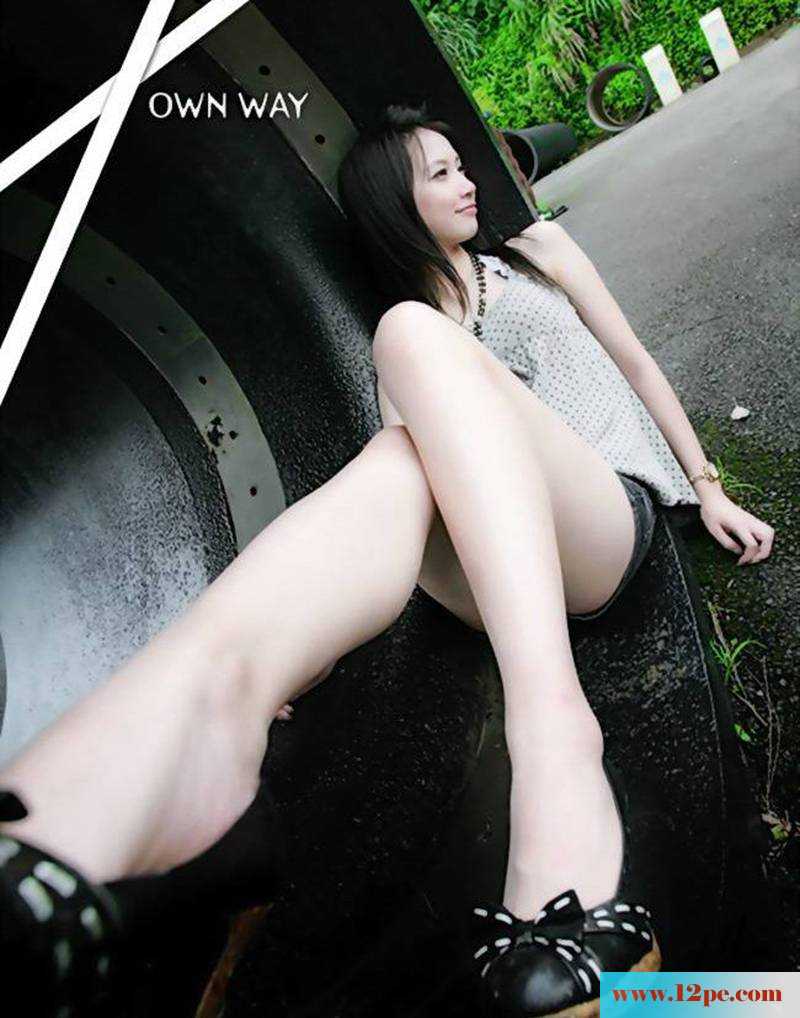 美腿靓妹的白嫩晶莹的皮肤(11P)