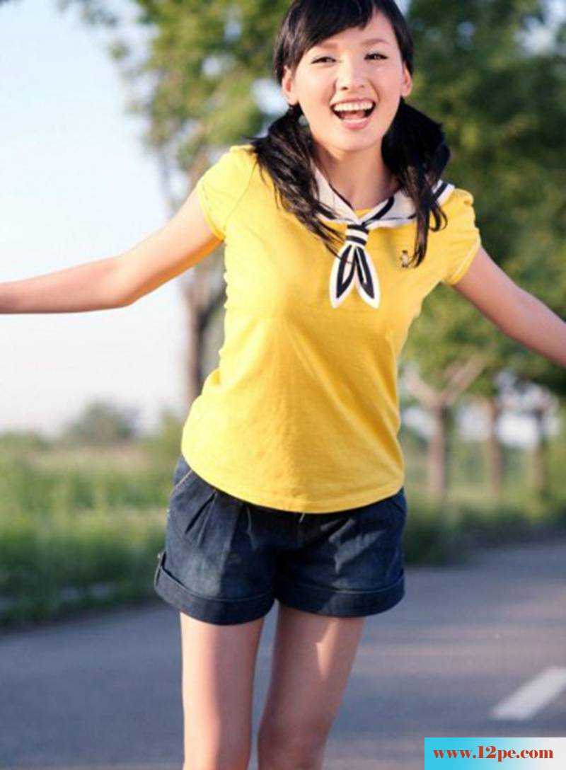 清纯长腿小美眉的外景写真(13P)