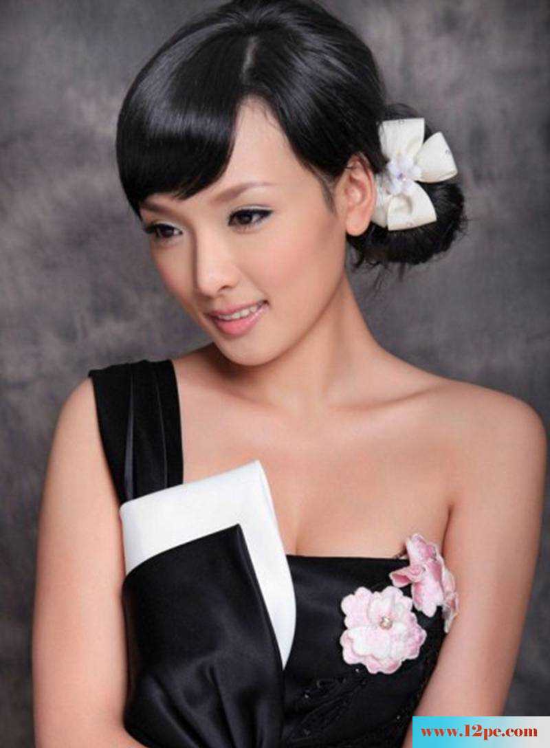 清纯长腿小美眉的外景写真(13P)