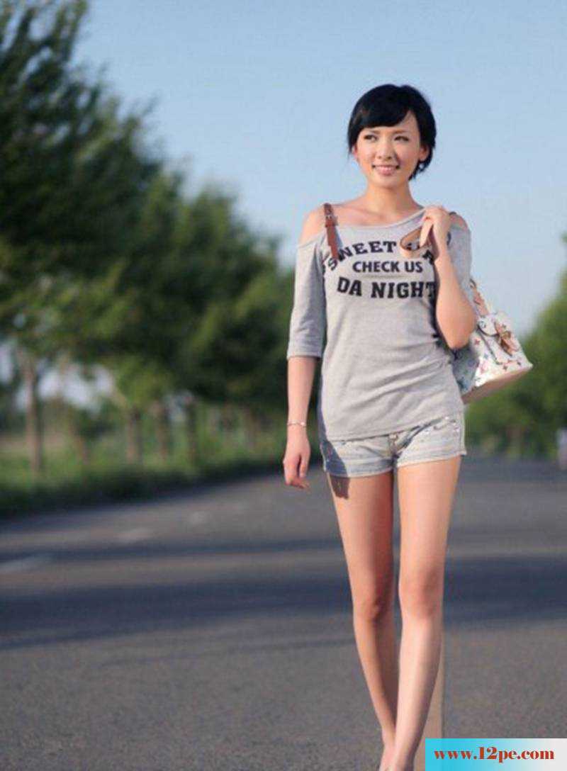 清纯长腿小美眉的外景写真(13P)