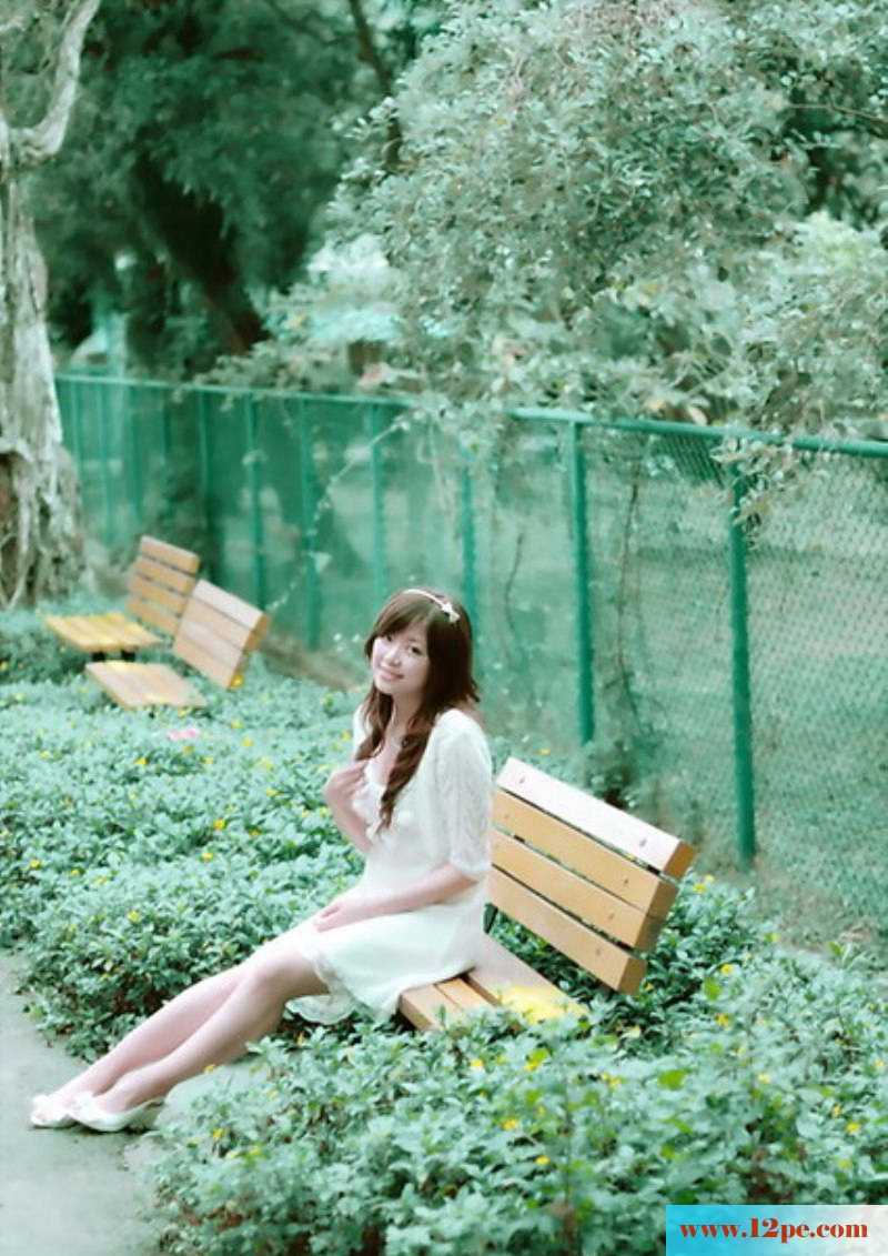 清纯美女小露玉腿有点小性感(10P)