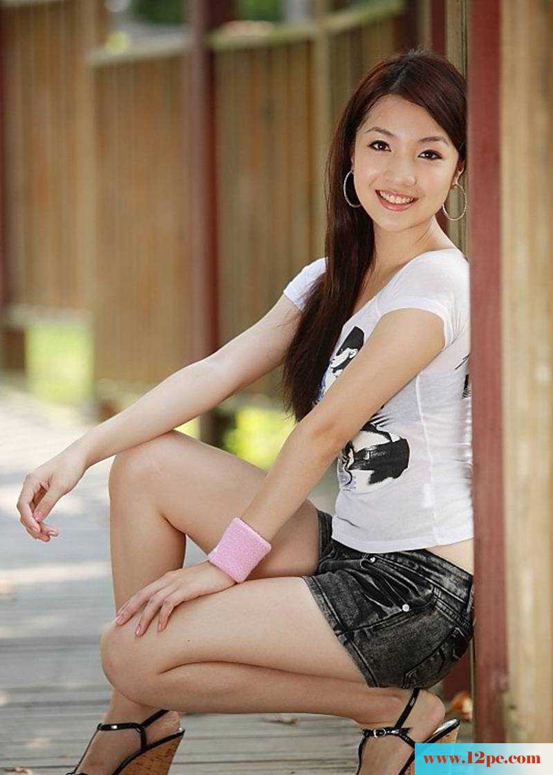 清纯养眼小美女有双纤纤玉腿(12P)