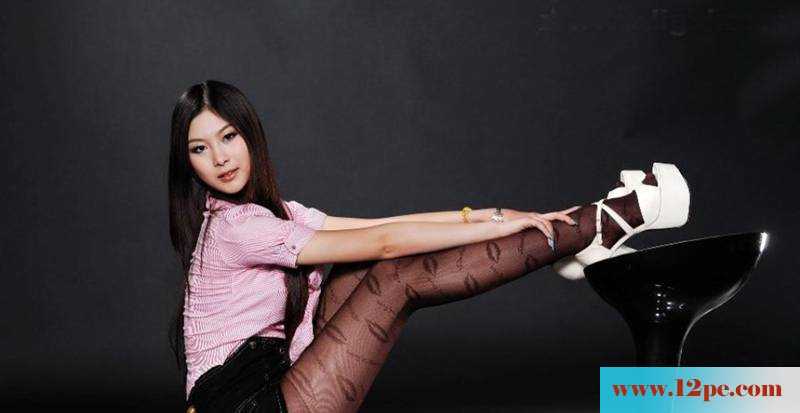 丝袜美女家中自拍很吸人哦(16P)