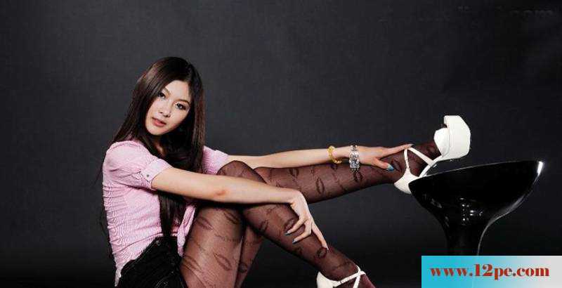丝袜美女家中自拍很吸人哦(16P)