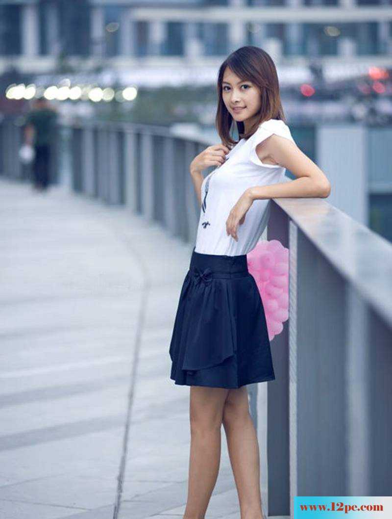 天桥妹妹清闲写真修长美腿(10P)