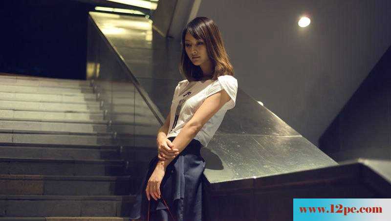 天桥妹妹清闲写真修长美腿(10P)