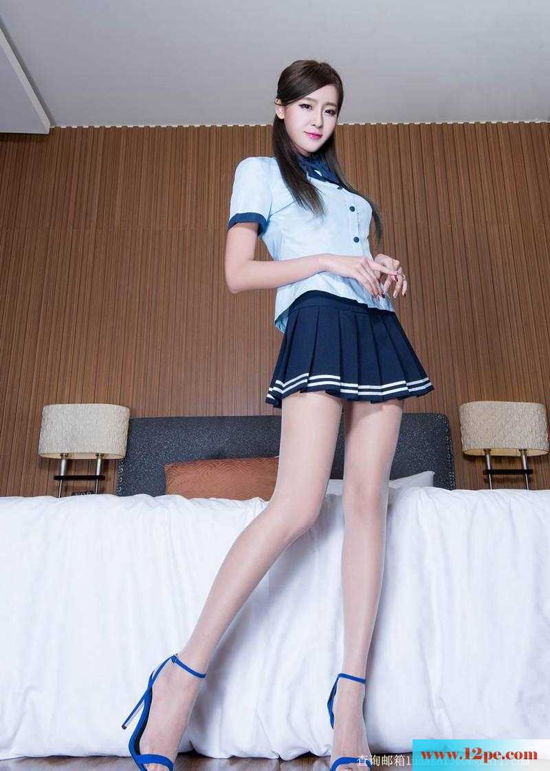 甜美腿模淡蓝制服秀迷人长腿(22P)