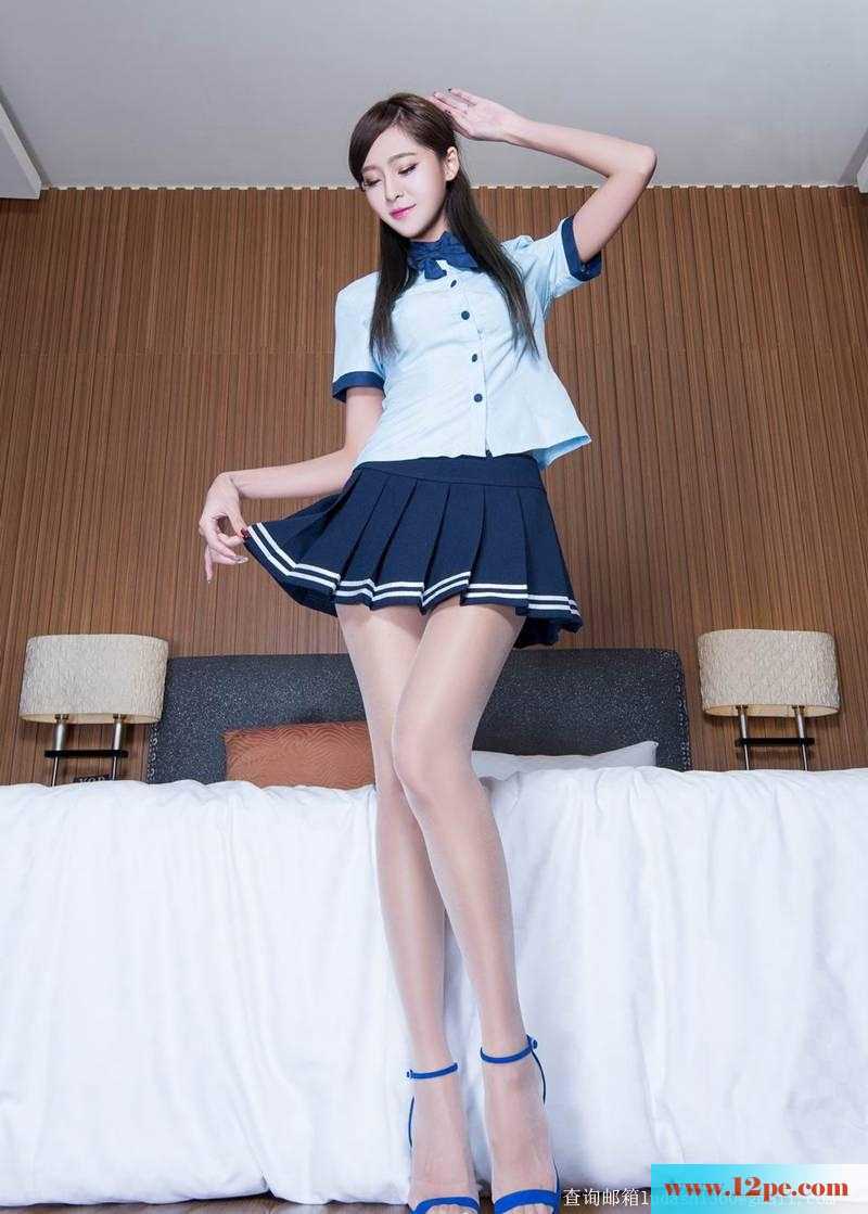 甜美腿模淡蓝制服秀迷人长腿(22P)
