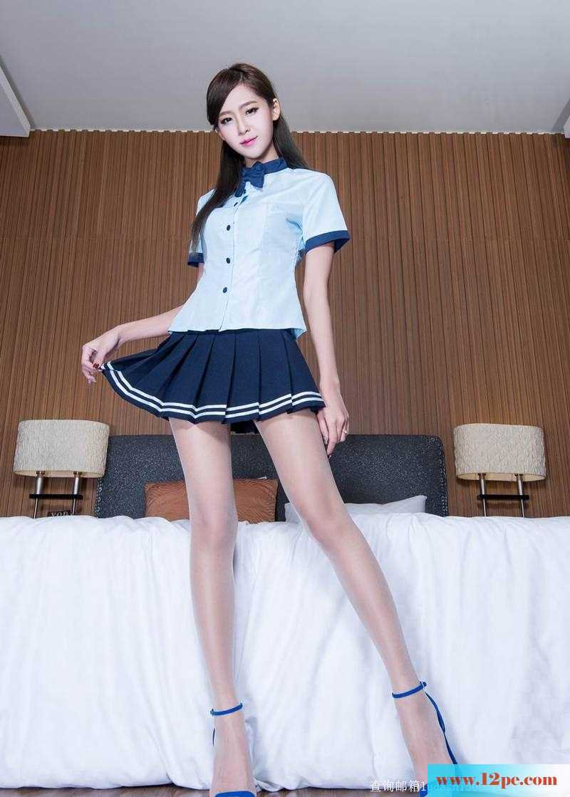 甜美腿模淡蓝制服秀迷人长腿(22P)