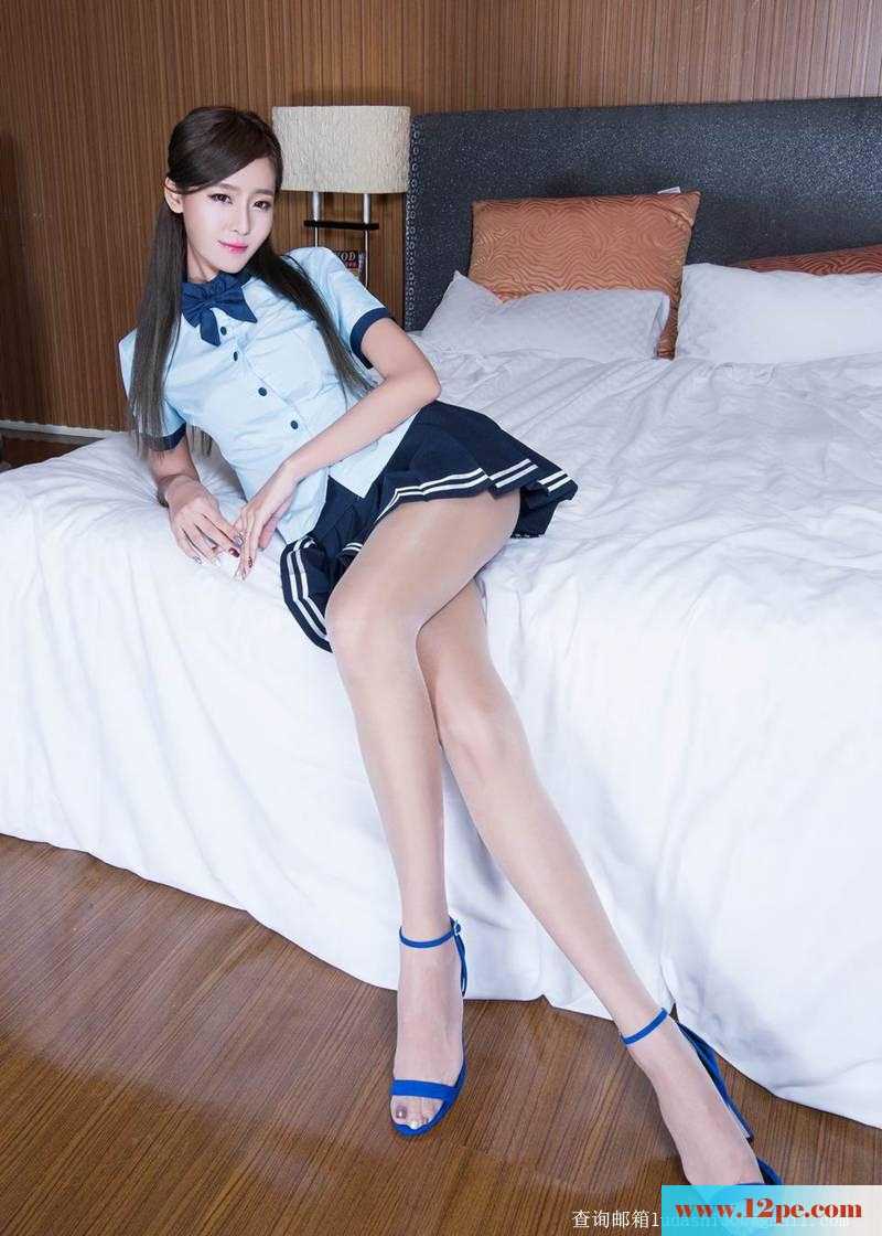 甜美腿模淡蓝制服秀迷人长腿(22P)