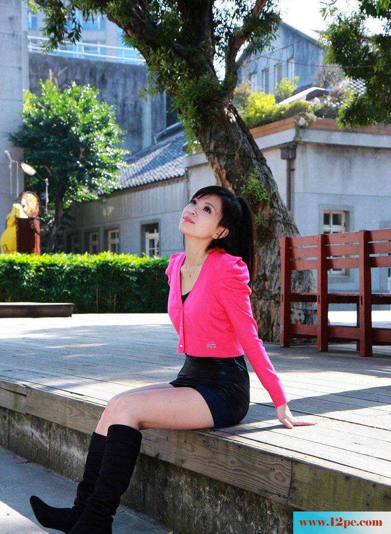 甜蜜的网友懒妮妮清纯外拍(10P)