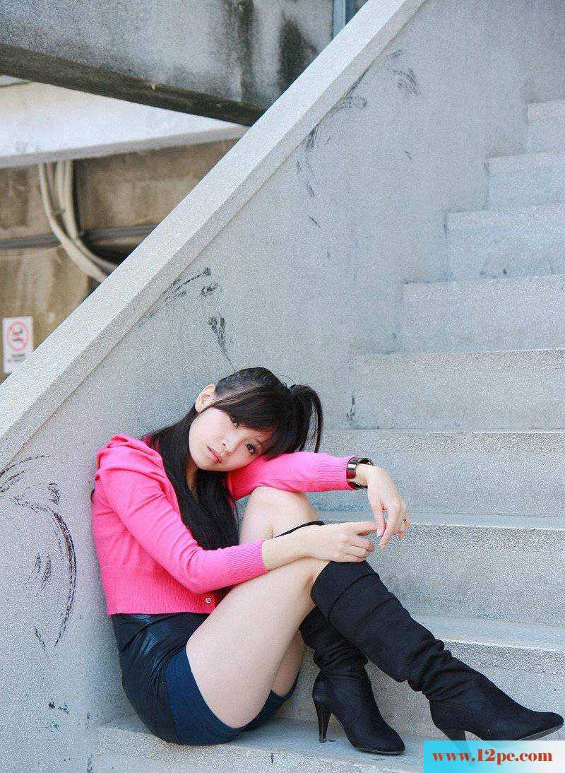 甜蜜的网友懒妮妮清纯外拍(10P)