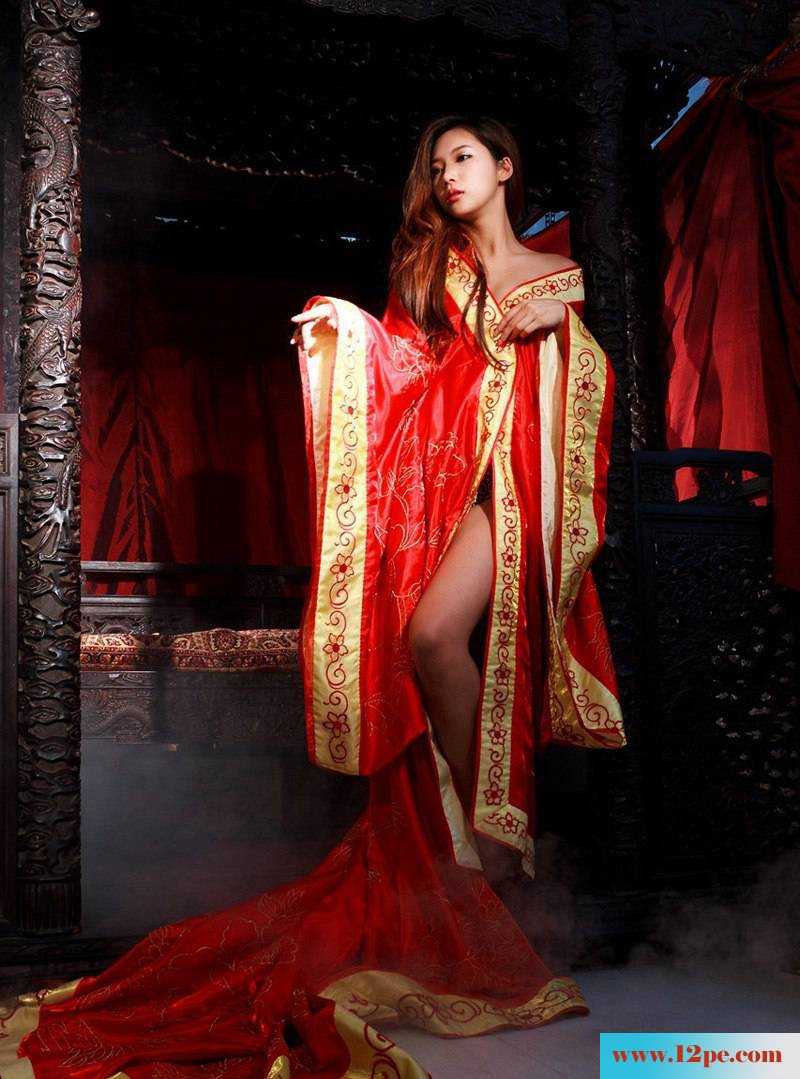甜蜜美女恋恋你的床(10P)