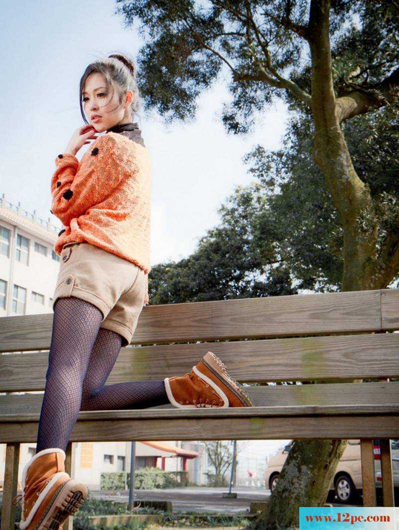 恬小鱼阳明山网袜照修长美感(13P)