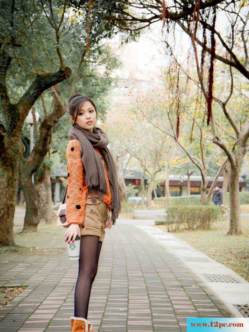 恬小鱼阳明山网袜照修长美感(13P)
