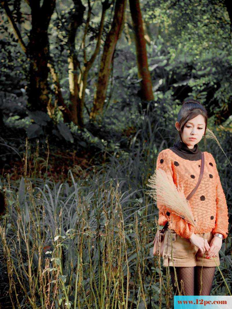 恬小鱼阳明山网袜照修长美感(13P)