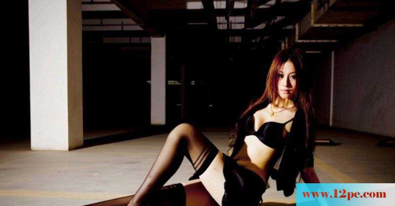 停车场的黑丝美女很有潮范儿(15P)