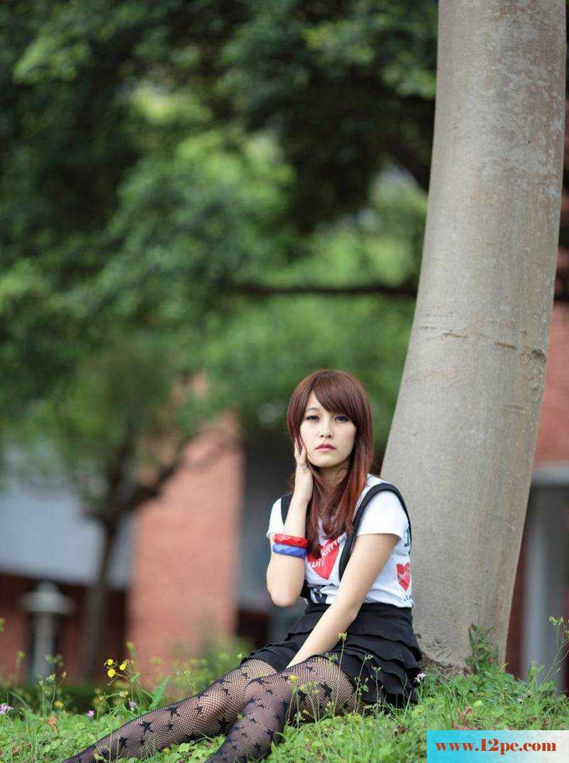 外景北艺大小米黑丝秀美腿(19P)