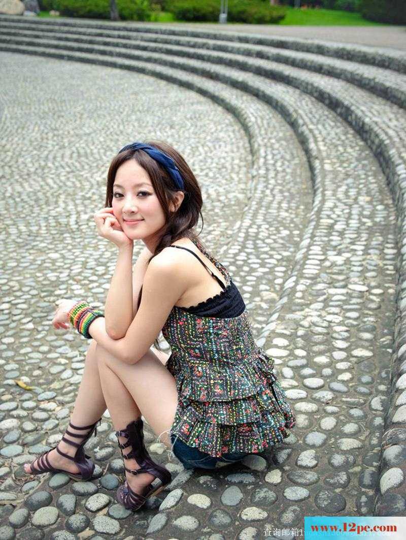 无敌超赞美腿果子美女清纯街拍(15P)