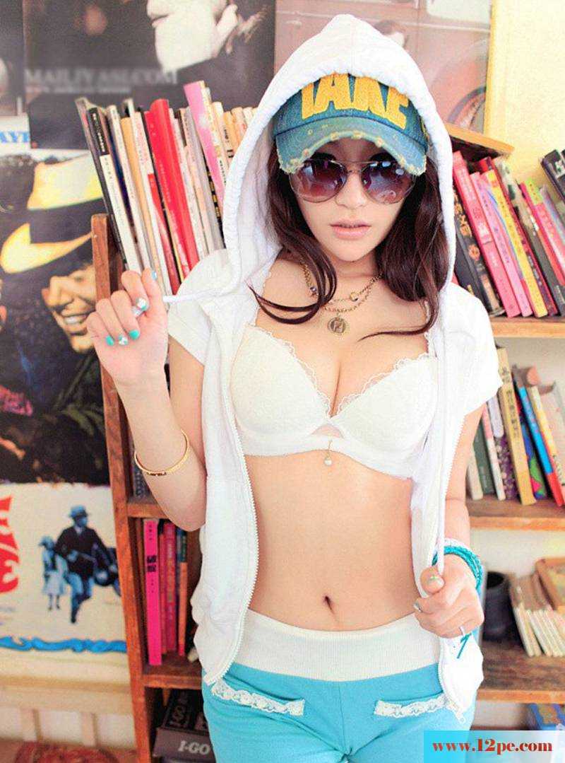 夏日可爱的美女青春逼人(12P)