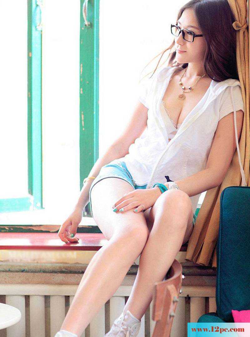 夏日可爱的美女青春逼人(12P)