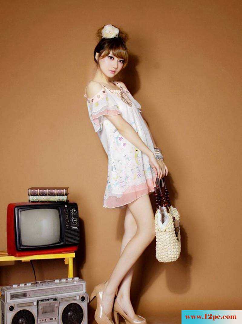 小璐妹妹白皙美腿认人无限的喜爱(14P)