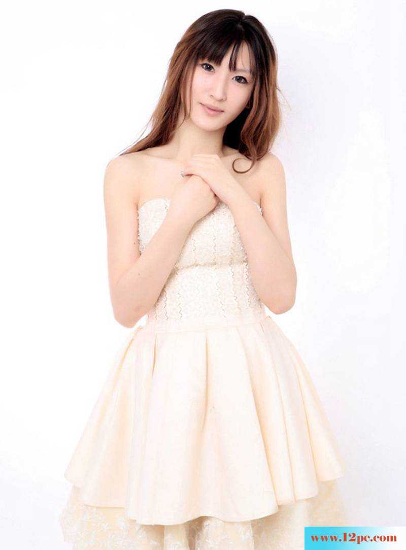 小MM王月时装秀完美身材(10P)