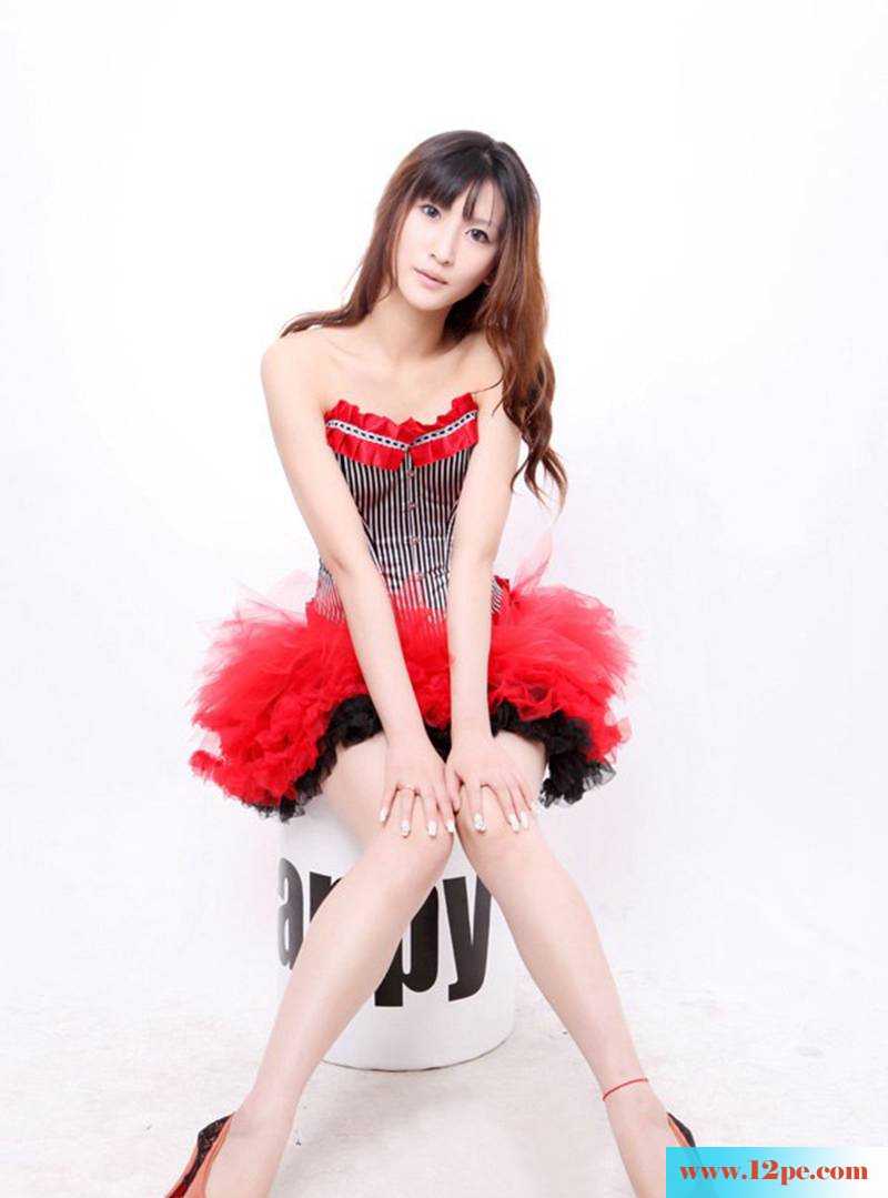 小MM王月时装秀完美身材(10P)
