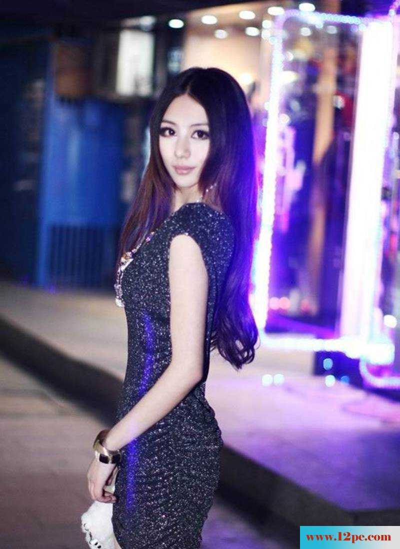 妩媚动人的日系时尚嫩模美女街拍美腿(16P)