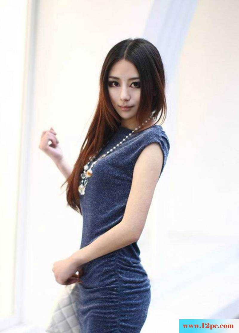 妩媚动人的日系时尚嫩模美女街拍美腿(16P)
