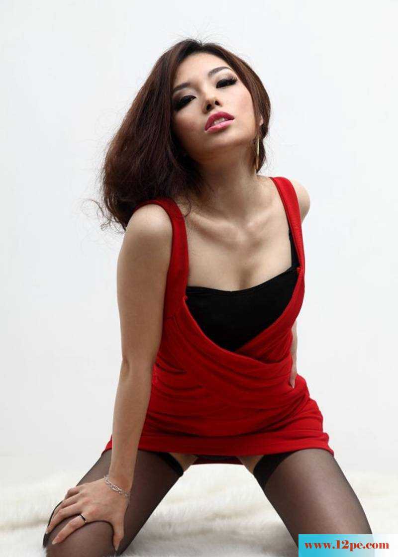 妩媚风骚的网络美女秀丝腿(11P)
