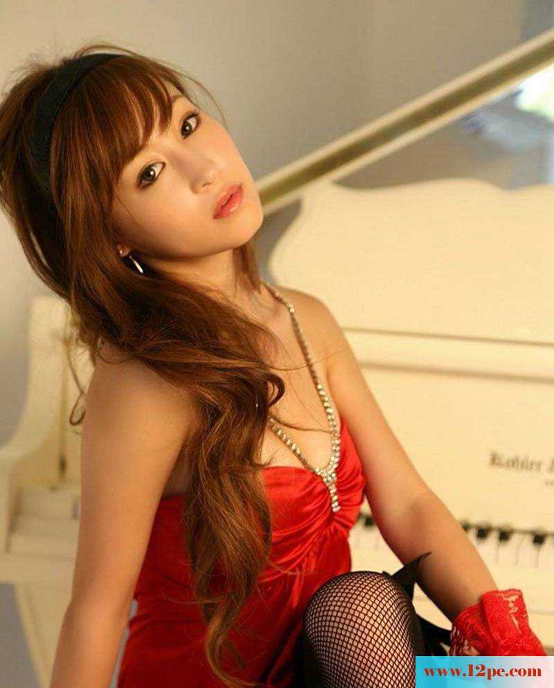 妩媚迷人的红衣网袜女孩(10P)