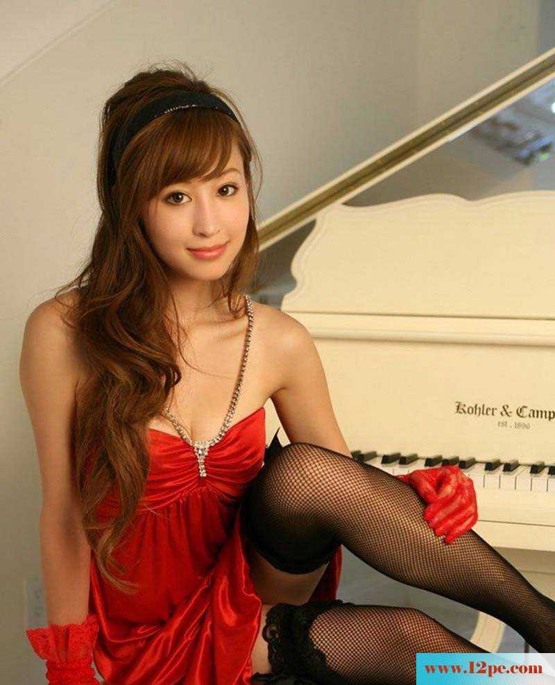 妩媚迷人的红衣网袜女孩(10P)