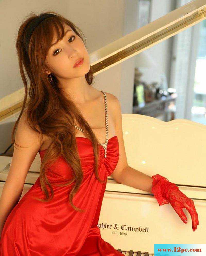 妩媚迷人的红衣网袜女孩(10P)