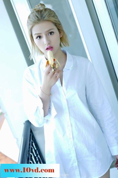 时尚女孩雯雯性感旅行中【13P】