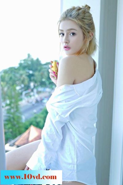 时尚女孩雯雯性感旅行中【13P】