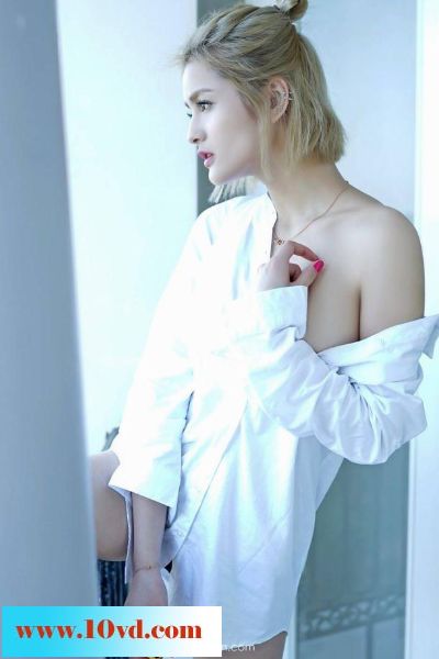 时尚女孩雯雯性感旅行中【13P】